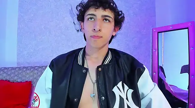 Snapshot of Kerverr_ chatting on 03.12.25 Kerverr  online show from 03.12.25