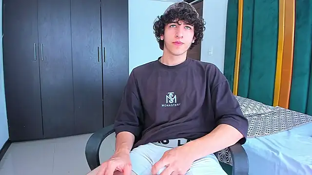 Snapshot of Kerverr_ chatting on 09.10.25 Kerverr  online show from 09.10.25