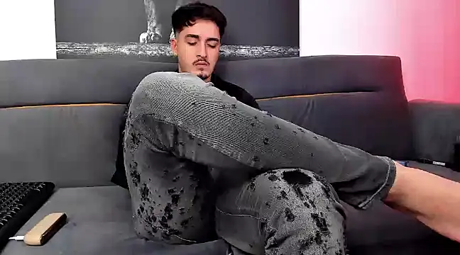 Snapshot of uptomatty chatting on 12.11.24 uptomatty online show from 12.11.24