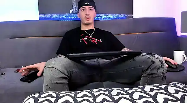 Snapshot of uptomatty chatting on 12.20.24 uptomatty online show from 12.20.24