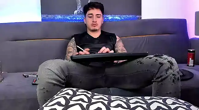 Snapshot of uptomatty chatting on 12.21.24 uptomatty online show from 12.21.24