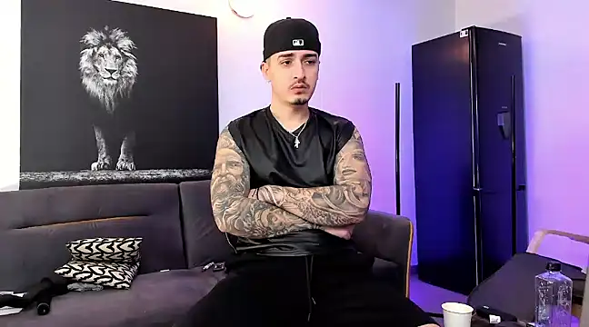 Snapshot of uptomatty chatting on 12.29.24 uptomatty online show from 12.29.24