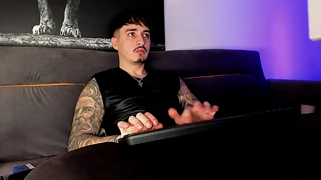 Snapshot of uptomatty chatting on 02.27.25 uptomatty online show from 02.27.25