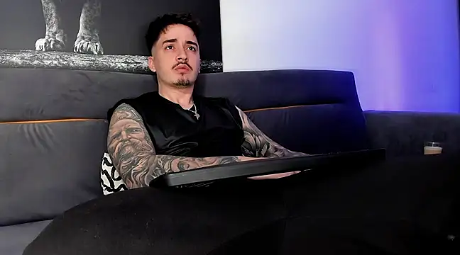 Snapshot of uptomatty chatting on 03.12.25 uptomatty online show from 03.12.25