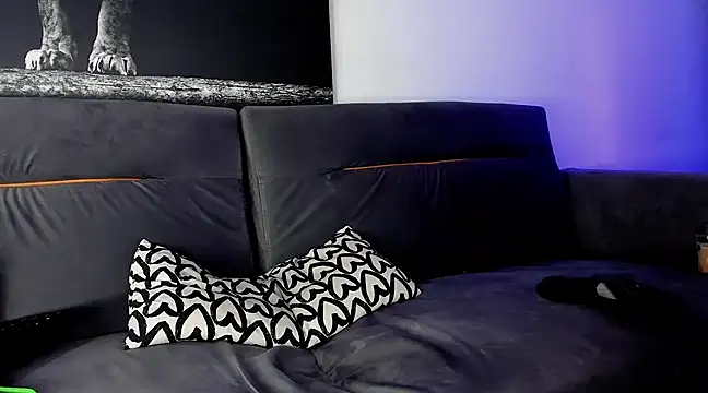 Snapshot of uptomatty chatting on 03.22.25 uptomatty online show from 03.22.25