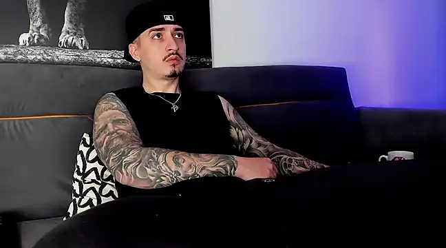 Snapshot of uptomatty chatting on 03.23.25 uptomatty online show from 03.23.25