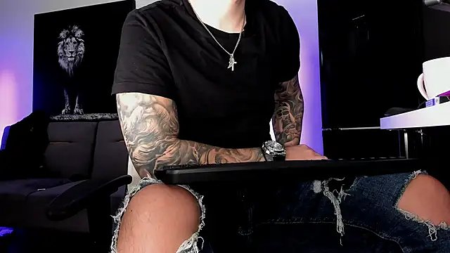 Snapshot of uptomatty chatting on 09.19.25 uptomatty online show from 09.19.25