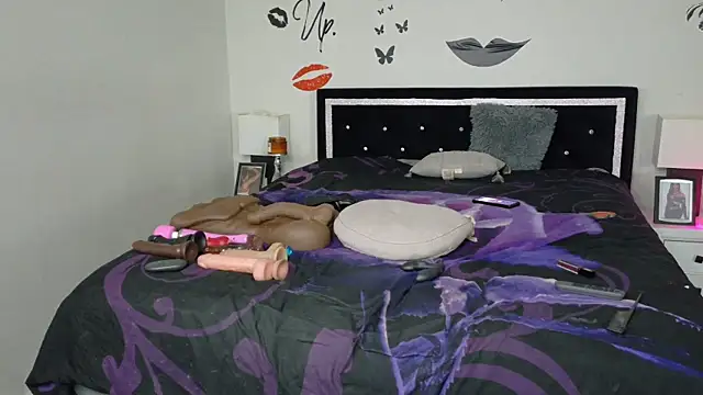 Snapshot of chocolatefantasyxxox chatting on 12.28.24 chocolatefantasyxxox online show from 12.28.24