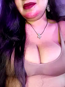 Snapshot of Suhanakhan00 chatting on 10.14.25 Suhanakhan00 online show from 10.14.25