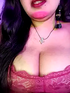 Snapshot of Suhanakhan00 chatting on 10.24.25 Suhanakhan00 online show from 10.24.25