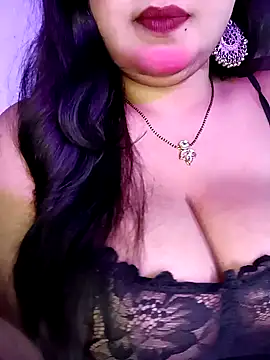 Snapshot of Suhanakhan00 chatting on 10.25.25 Suhanakhan00 online show from 10.25.25