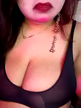 Snapshot of Suhanakhan00 chatting on 06.19.26 Suhanakhan00 online show from 06.19.26