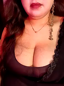 Snapshot of Suhanakhan00 chatting on 06.25.26 Suhanakhan00 online show from 06.25.26