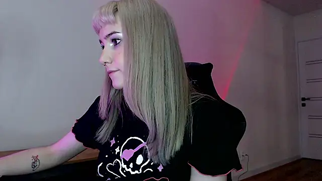 Snapshot of Princess_Shy___ chatting on 02.25.25 Princess Shy online show from 02.25.25