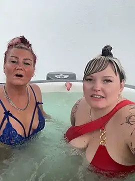 Snapshot of CurvyAngelina_Official chatting on 10.04.25 CurvyAngelina Official online show from 10.04.25