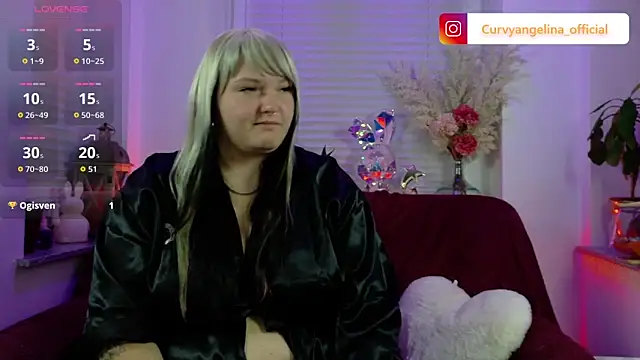 Snapshot of CurvyAngelina_Official chatting on 10.07.25 CurvyAngelina Official online show from 10.07.25