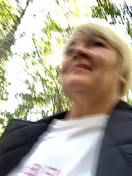 Laura Millf online show from 09.28.25