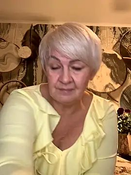 Laura Millf online show from 11.08.25