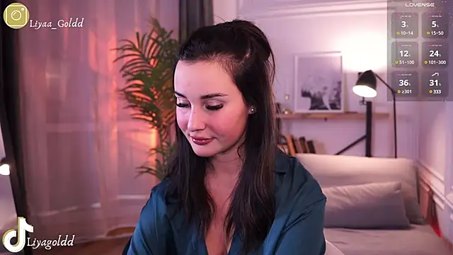 Snapshot of Liya_Gold_ chatting on 12.20.24 Liya Gold  online show from 12.20.24