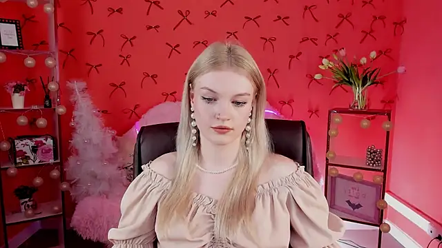 Snapshot of GraceGlamour chatting on 12.15.24 GraceGlamour online show from 12.15.24