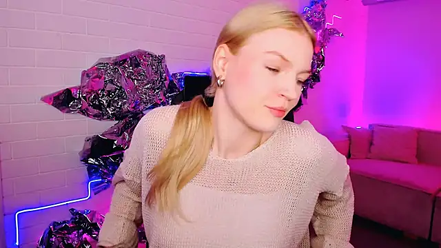 Snapshot of GraceGlamour chatting on 12.22.24 GraceGlamour online show from 12.22.24