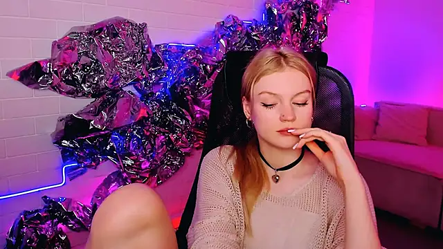 Snapshot of GraceGlamour chatting on 12.22.24 GraceGlamour online show from 12.22.24