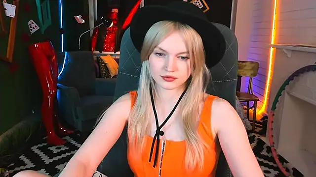 Snapshot of GraceGlamour chatting on 12.23.24 GraceGlamour online show from 12.23.24