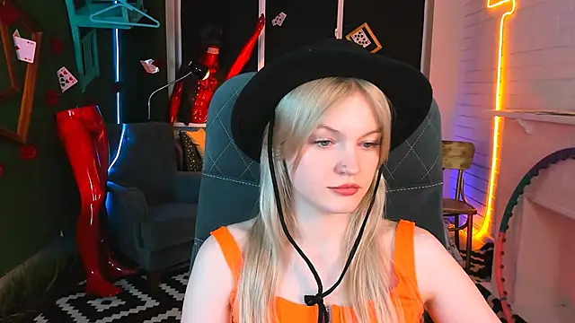 Snapshot of GraceGlamour chatting on 12.23.24 GraceGlamour online show from 12.23.24