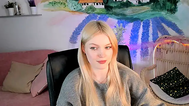 Snapshot of GraceGlamour chatting on 12.29.24 GraceGlamour online show from 12.29.24