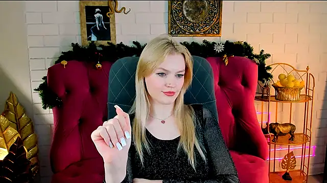 Snapshot of GraceGlamour chatting on 12.30.24 GraceGlamour online show from 12.30.24