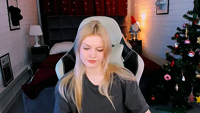 Snapshot of GraceGlamour chatting on 01.05.25 GraceGlamour online show from 01.05.25