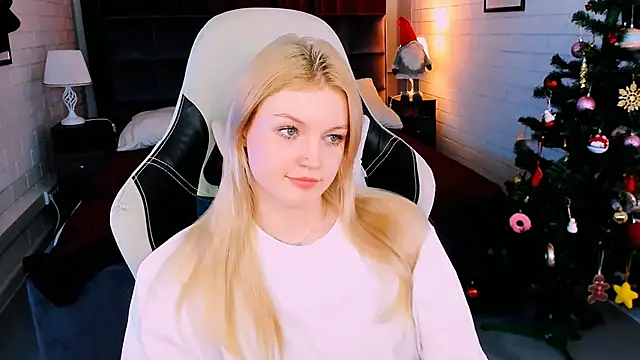 Snapshot of GraceGlamour chatting on 01.05.25 GraceGlamour online show from 01.05.25
