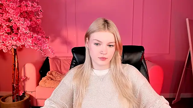 Snapshot of GraceGlamour chatting on 01.06.25 GraceGlamour online show from 01.06.25