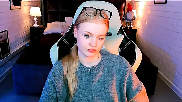 Snapshot of GraceGlamour chatting on 01.14.25 GraceGlamour online show from 01.14.25