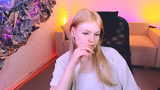 Snapshot of GraceGlamour chatting on 01.20.25 GraceGlamour online show from 01.20.25