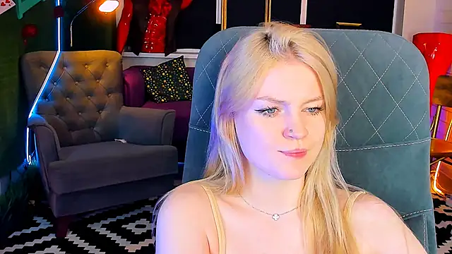 Snapshot of GraceGlamour chatting on 02.05.25 GraceGlamour online show from 02.05.25