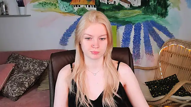 Snapshot of GraceGlamour chatting on 02.17.25 GraceGlamour online show from 02.17.25