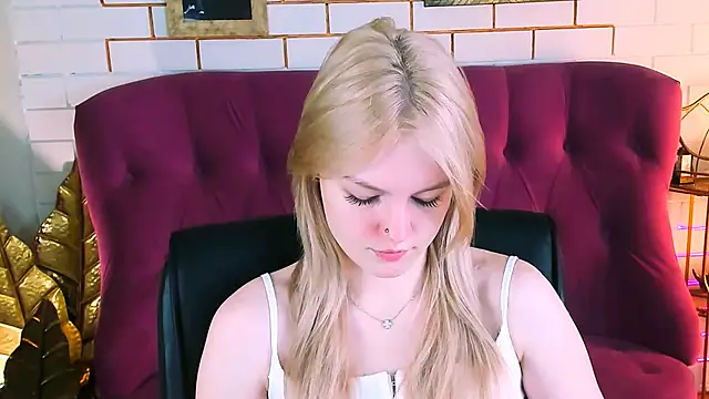 Snapshot of GraceGlamour chatting on 02.18.25 GraceGlamour online show from 02.18.25