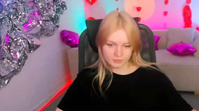 Snapshot of GraceGlamour chatting on 02.22.25 GraceGlamour online show from 02.22.25