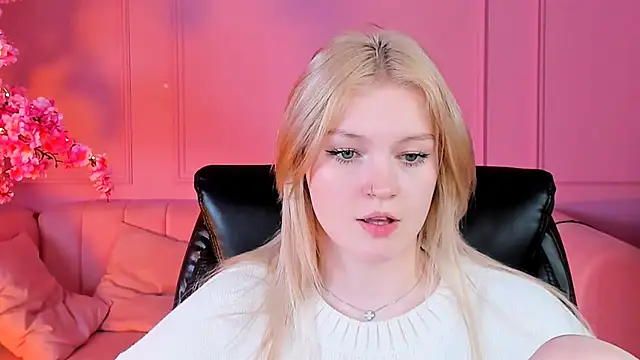 Snapshot of GraceGlamour chatting on 02.27.25 GraceGlamour online show from 02.27.25
