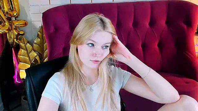 Snapshot of GraceGlamour chatting on 03.03.25 GraceGlamour online show from 03.03.25