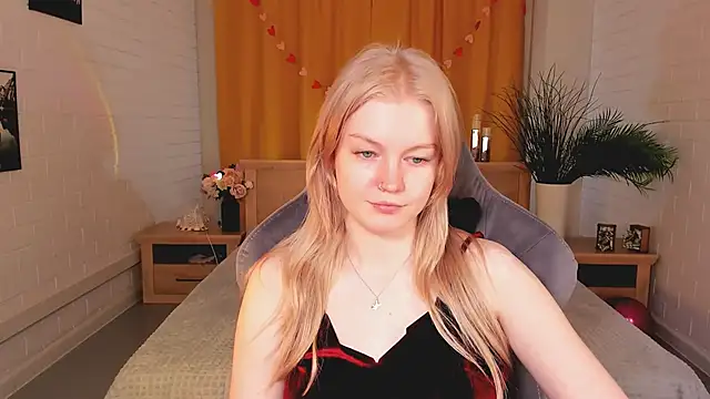 Snapshot of GraceGlamour chatting on 03.08.25 GraceGlamour online show from 03.08.25