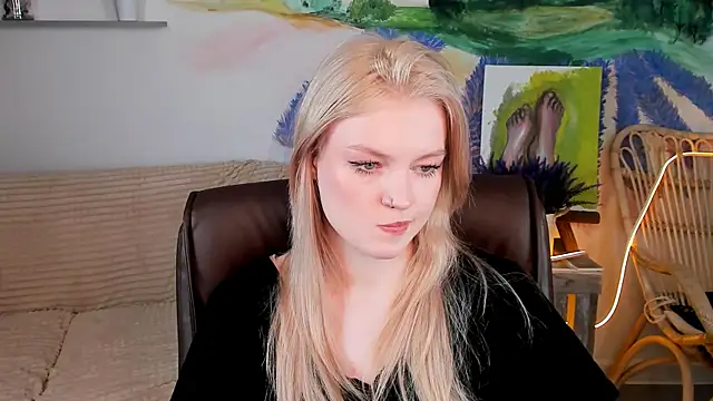 Snapshot of GraceGlamour chatting on 03.12.25 GraceGlamour online show from 03.12.25