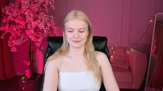 Snapshot of GraceGlamour chatting on 03.14.25 GraceGlamour online show from 03.14.25