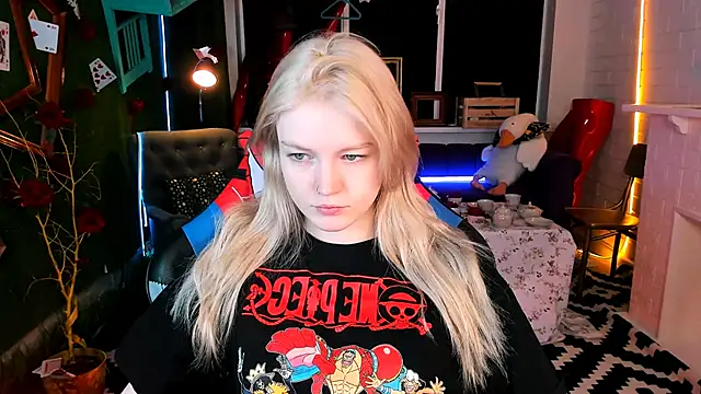 Snapshot of GraceGlamour chatting on 03.15.25 GraceGlamour online show from 03.15.25