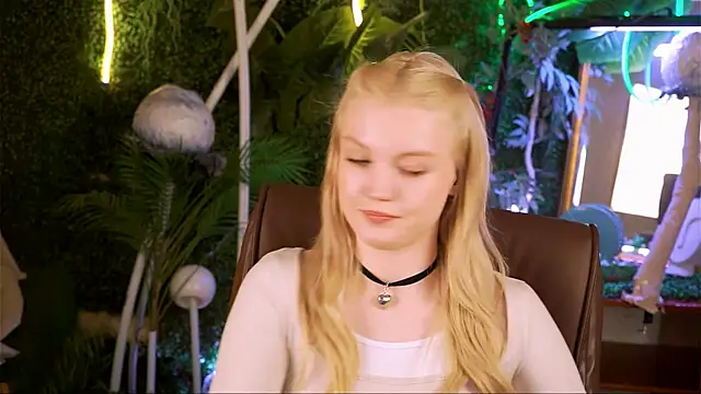 Snapshot of GraceGlamour chatting on 03.17.25 GraceGlamour online show from 03.17.25