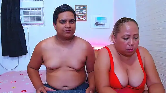 Snapshot of lucasandSofi chatting on 10.02.25 lucasandSofi online show from 10.02.25