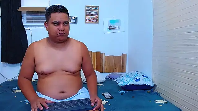 Snapshot of lucasandSofi chatting on 10.10.25 lucasandSofi online show from 10.10.25