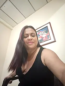 Snapshot of Youmilfsexy chatting on 03.04.25 Youmilfsexy online show from 03.04.25
