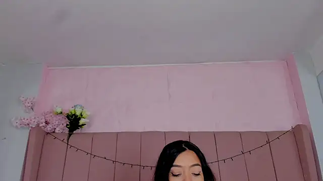 MollyBigBoobs12 online show from 12.15.25